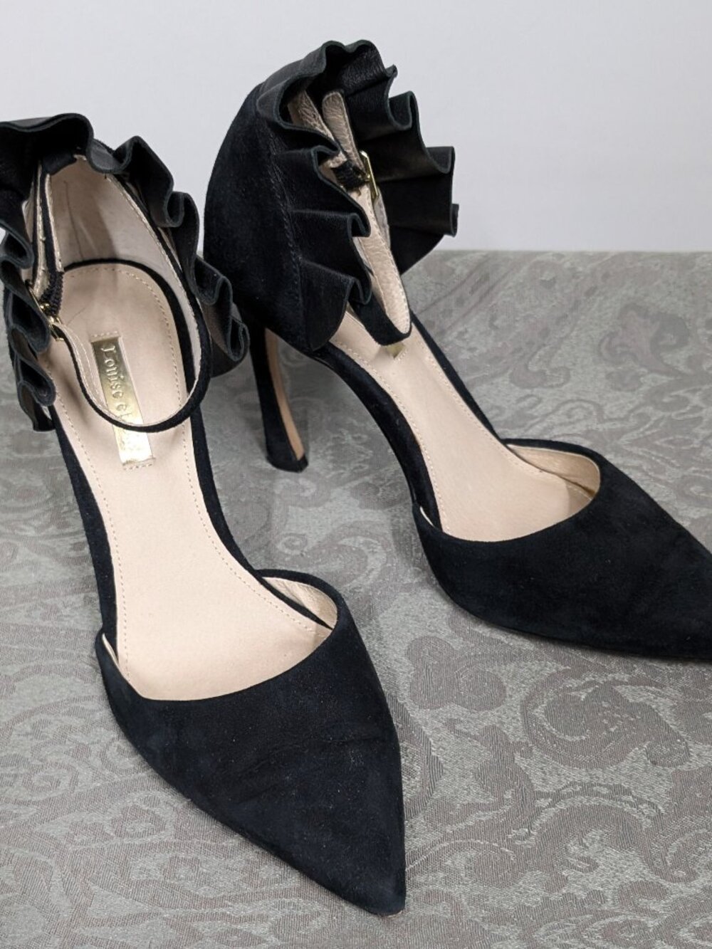 Louise et Cie Black Lo-Telissa suede stilettos with leather ruffle, sz 6.5